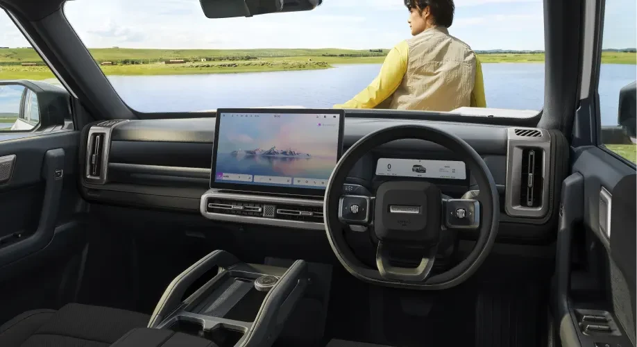 12 Speakers with 15,6” Head Unit
